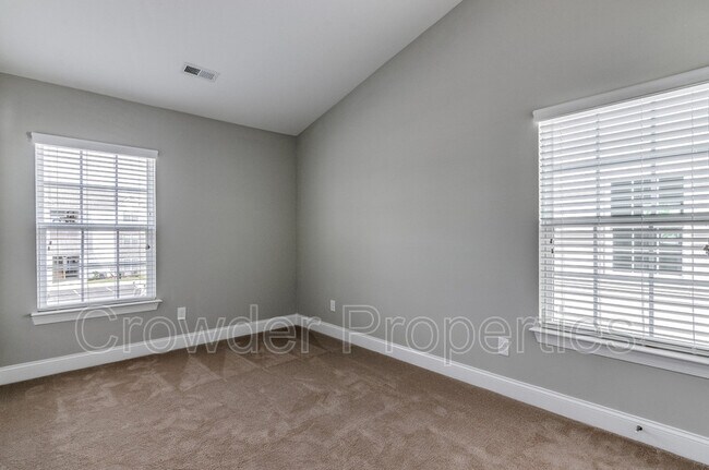 Building Photo - 362 Halton Crossing Dr SW