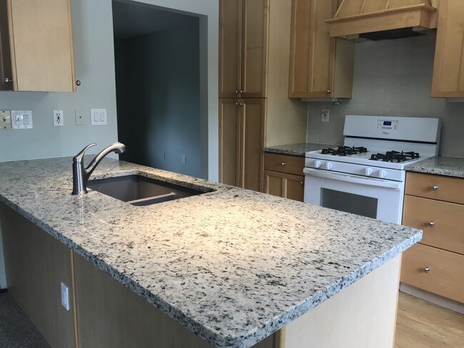 Building Photo - 1624 Kirkwood Dr