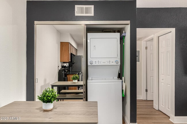 Building Photo - 5877 N Granite Reef Rd