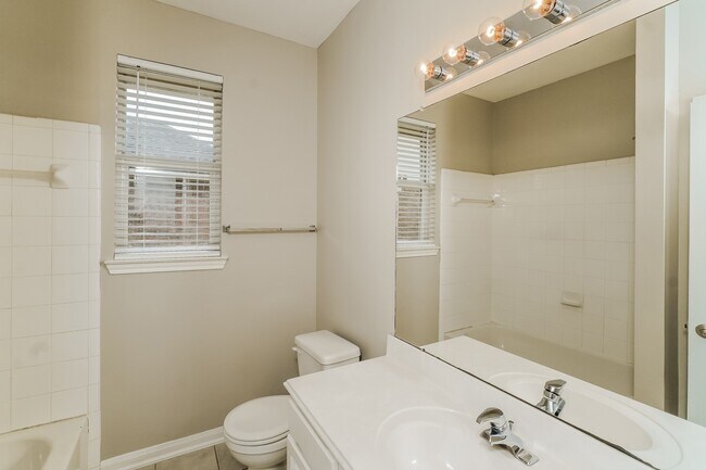 Building Photo - 323 Diamond Bay Dr