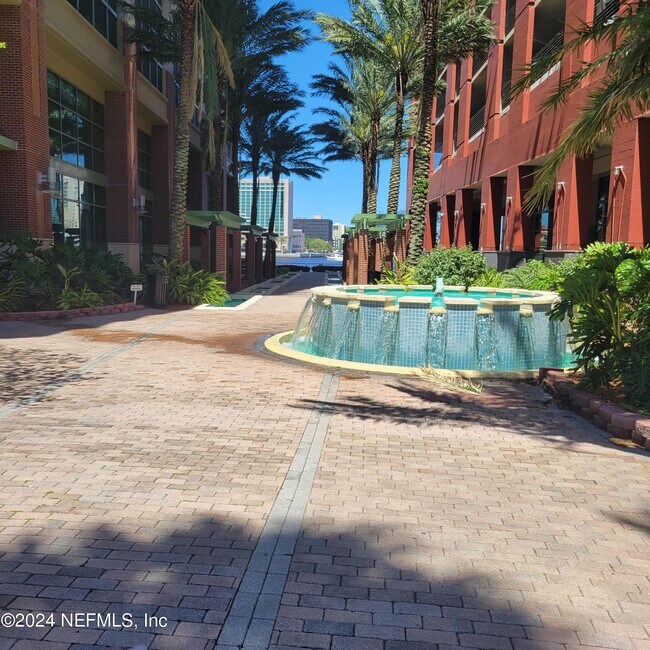 Building Photo - 1431 Riverplace Blvd