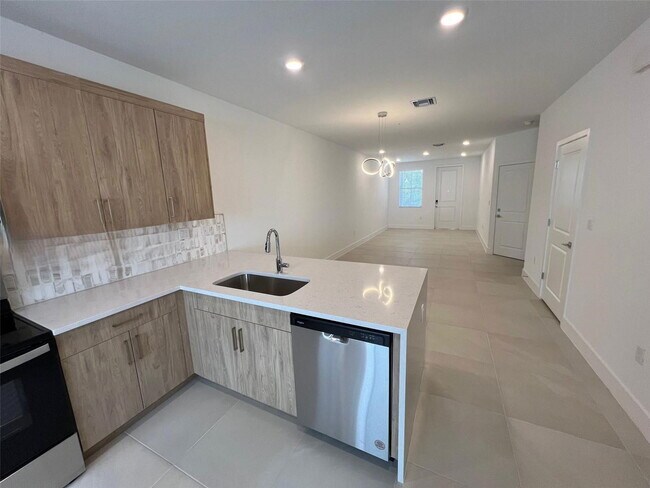 Building Photo - 149 SW 170th Ave