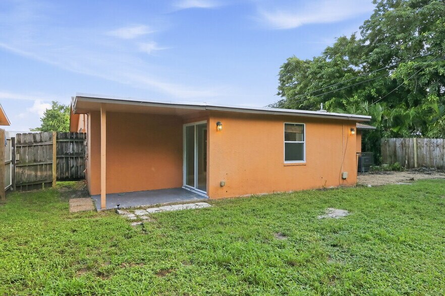 Building Photo - 3835 Holiday Rd