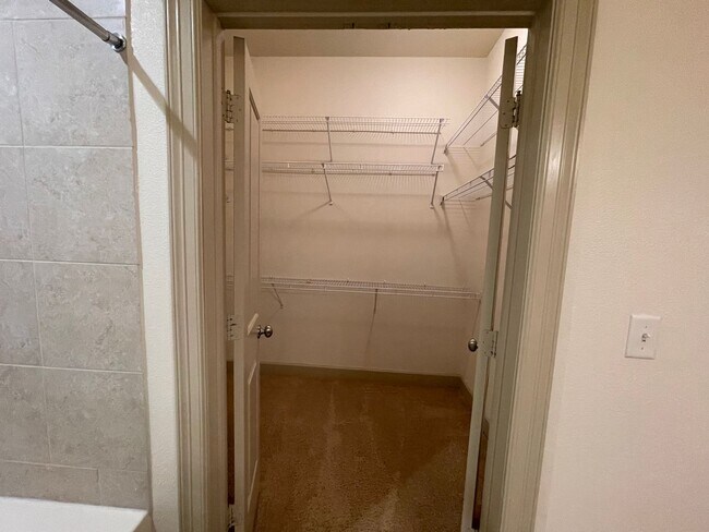 Building Photo - 2 Bedroom, 2 Bathroom Spacious Condo with Dining & Living Room within Heart of Buckhead