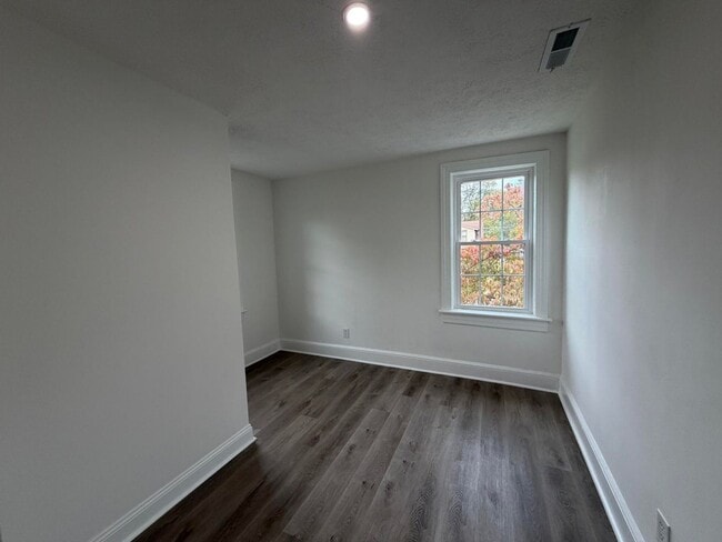 Building Photo - Spacious NE Roanoke City Home!