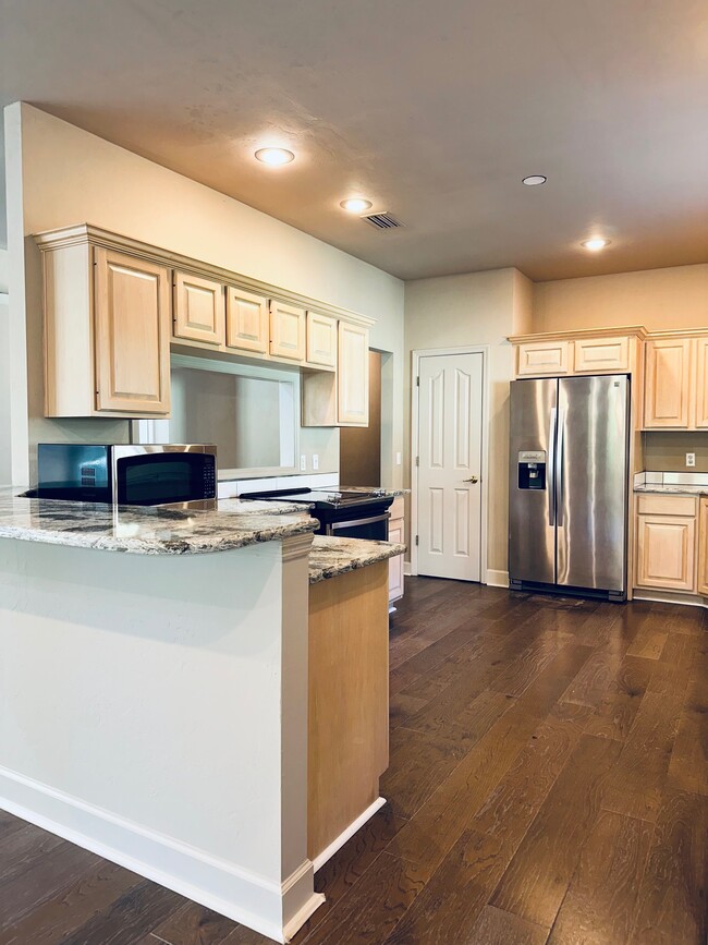 Building Photo - 10947 Palmetto Blvd