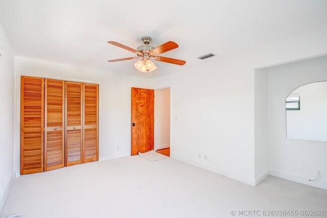 Building Photo - 5730 Vista Linda Ln