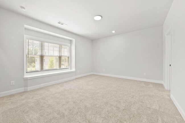 Building Photo - Beautiful 5 bedroom house in Bellmoore Par...