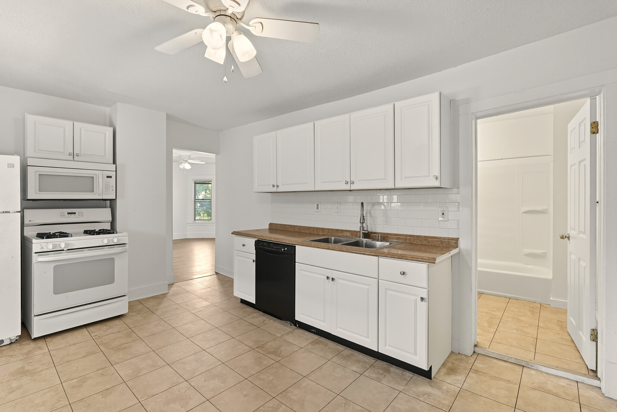 Building Photo - 1714 Castle Ave