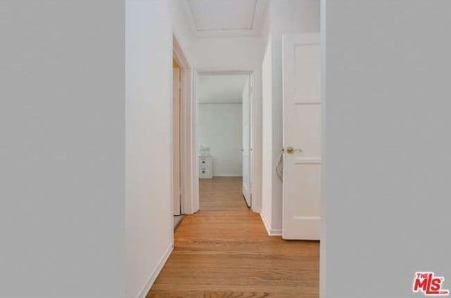 Hallway - 2457 Ashland Ave