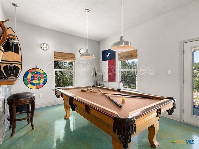 Building Photo - 321 Village View Dr