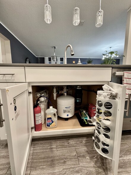 Building Photo - 1775 Good Neighbor Loop