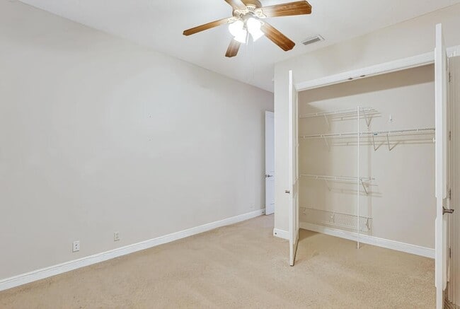 Building Photo - 10513 Versailles Blvd