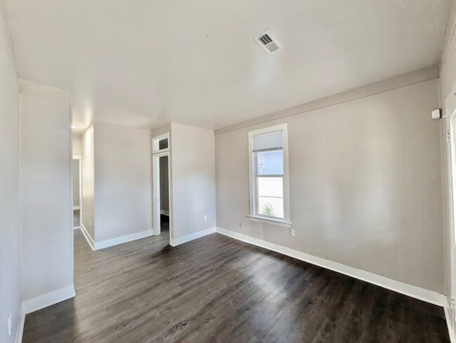 Building Photo - Comfortable 3BR Single-Family Home Near Downtown Pueblo