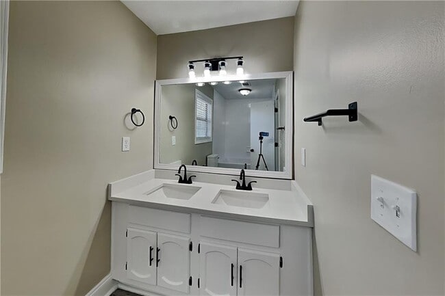 Building Photo - 385 Roswell Farms Rd