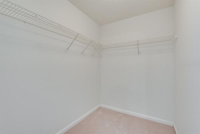 Building Photo - 6515 Fairgreen Dr