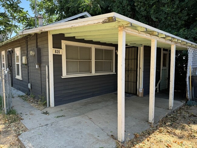Primary Photo - 814, 820, 822 Elm. Ave.