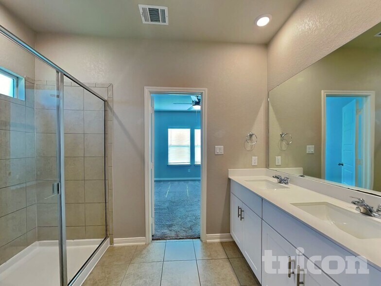 Building Photo - 13630 Paxton Blvd