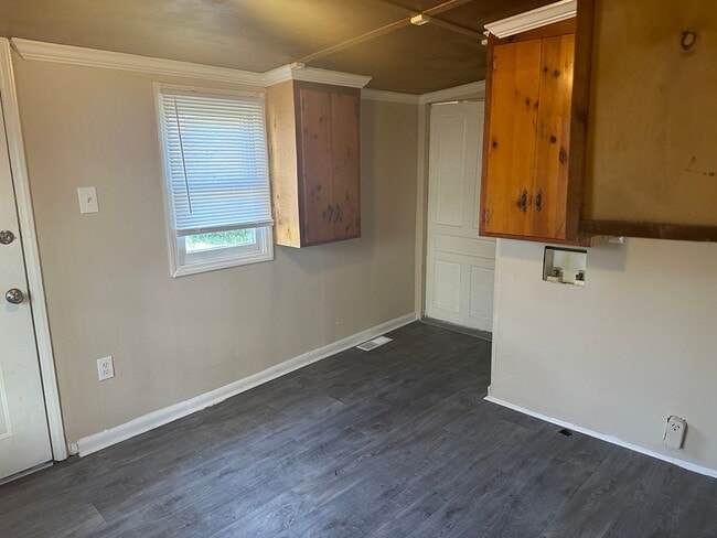 Building Photo - Four-Bedroom Bungalow with Fenced Yard Nea...