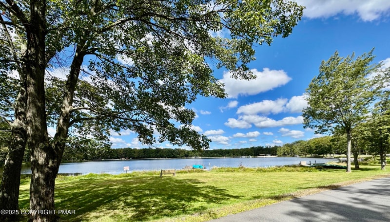 Building Photo - 1540 Lake Ln