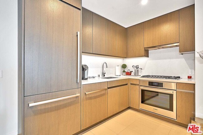 Building Photo - 889 Francisco St