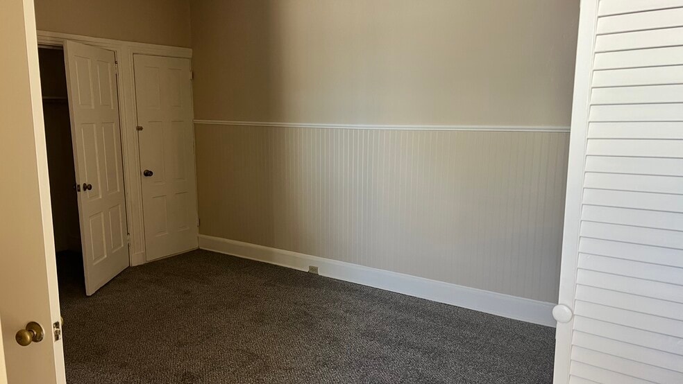Bedroom back wall, opposite of bathroom - 560 Walnut St