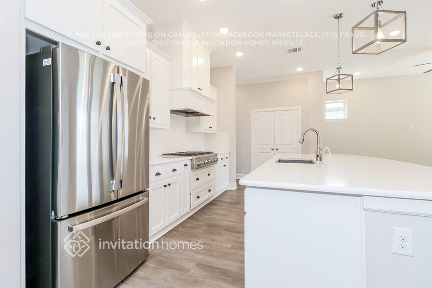 Building Photo - 813 Parkside Dr