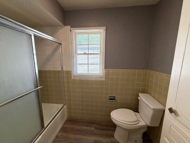 Building Photo - Spacious Home Across the Street from Leftwich Park & Next Block From The Elementary!