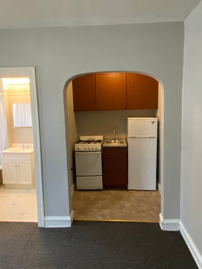 Building Photo - 3032 W Pierce St