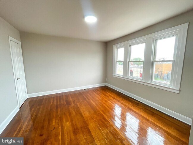 Building Photo - 6818 Wyncote Ave