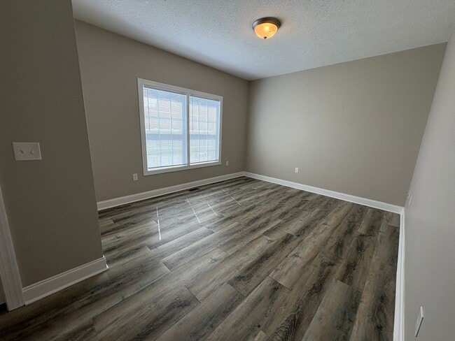 Building Photo - 505 Twisted Oak Dr NW