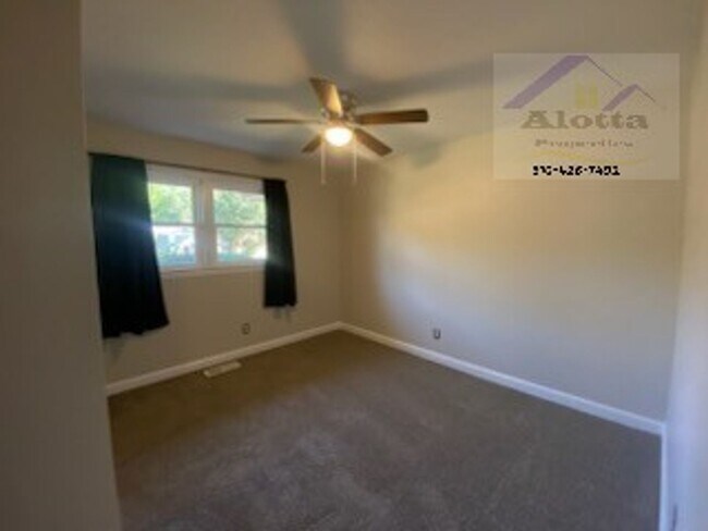 Building Photo - 5408 S Sumac Cir