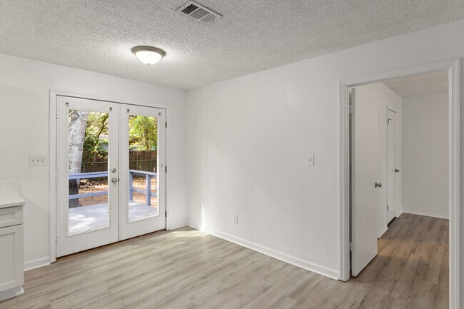 Building Photo - 334 Calhoun Ave