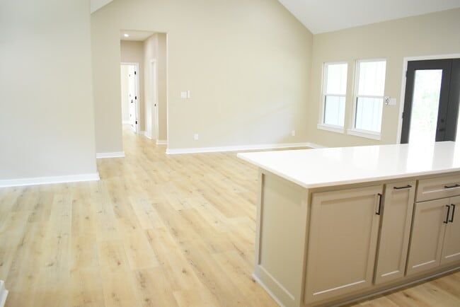 Building Photo - 2713 Sullivan Dr