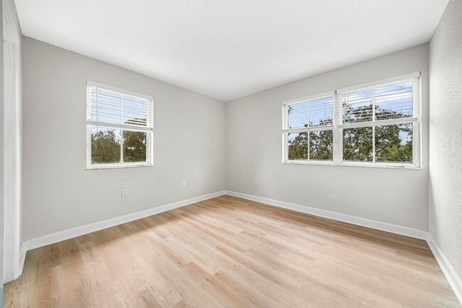Building Photo - 1008 Shoma Dr