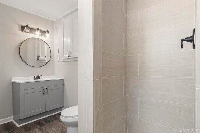 Building Photo - 2014 W Lakeview