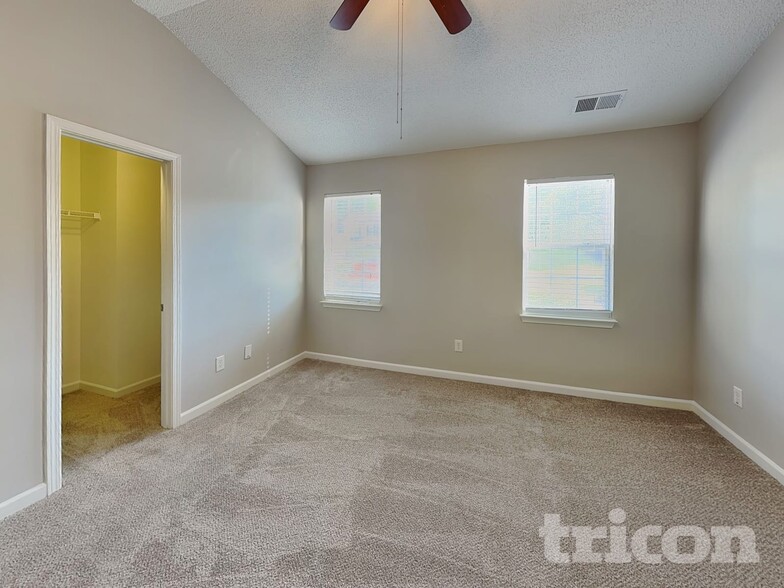 Building Photo - 5940 Briggs Dr