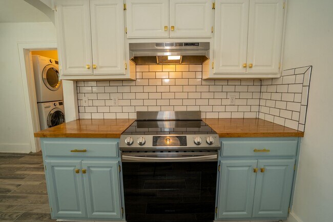 Building Photo - Updated 2 Bed, 1.5 Bath in Tulsa!