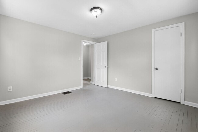 Building Photo - 2801-2803-2803 Vanderberg Ave
