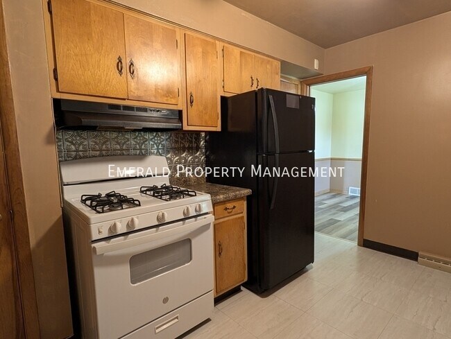 Building Photo - 127 Hilton Ave