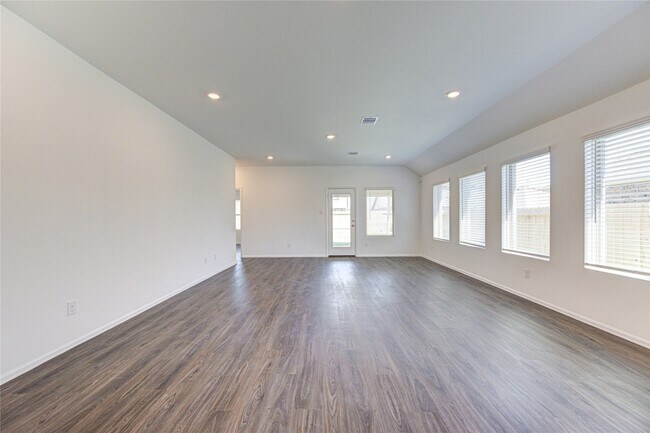 Building Photo - 5023 Lavaridge Dr