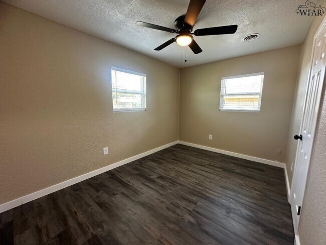 Building Photo - 1605 Avalon Pl
