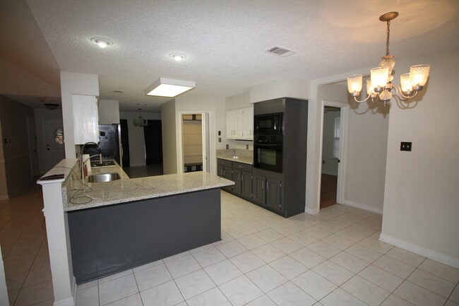 Building Photo - 1124 Orchid Dr