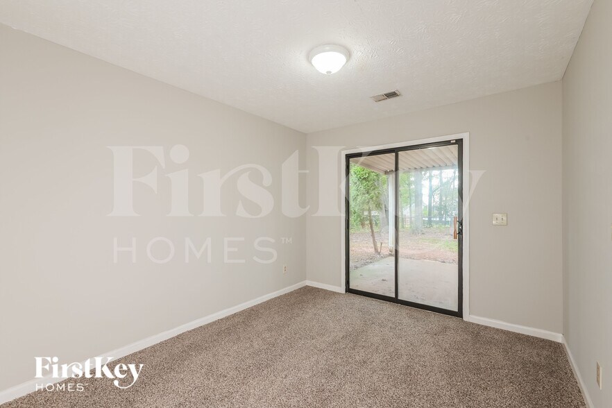 Building Photo - 484 Rhett Dr