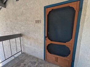 Building Photo - Clean 2 bedroom condo located near downtown Fullerton