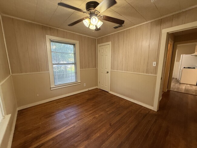 Building Photo - 2425 Bolivar St