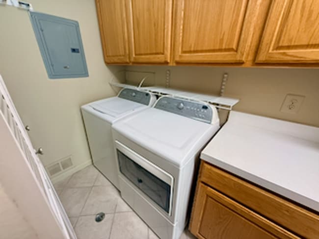 Building Photo - 2802 Willow Ct