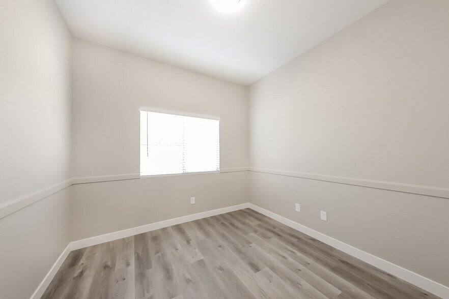 Building Photo - 7533 W Jenan Dr