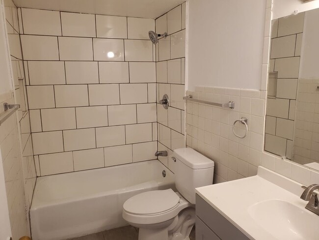 Building Photo - 526 30th Ave