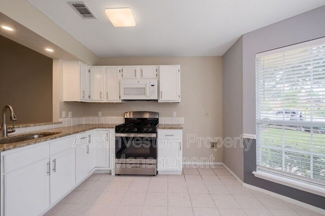 Building Photo - 8900 Pocono Cove